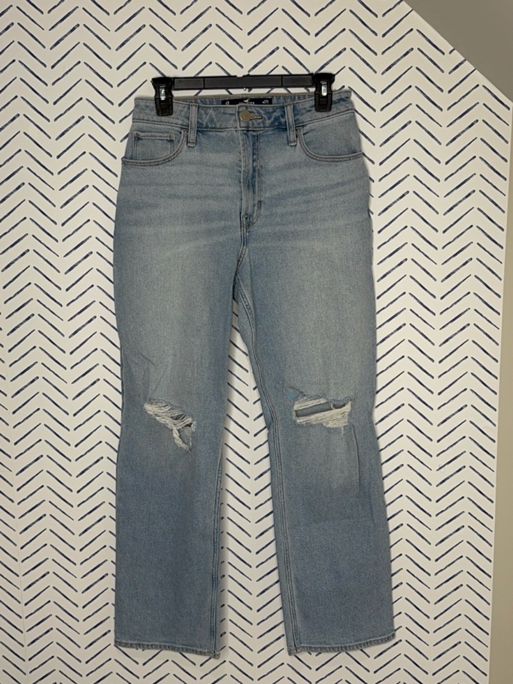 Hollister ultra High Rise Dad Jean distressed stretch Size 27”